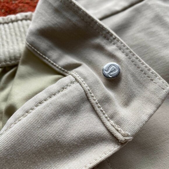 Lululemon Light Utilitech Cargo Pocket High-Rise Pant - Picture 4 of 5